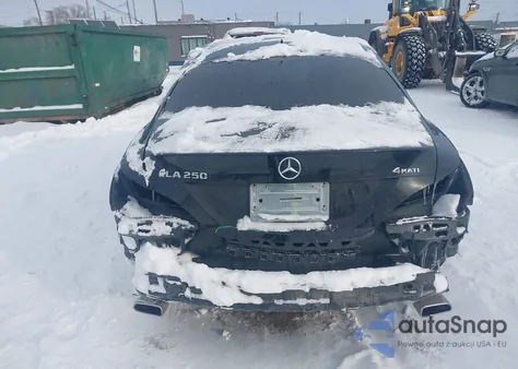 2015 Mercedes-Benz Cla 250 4Matic z USA, uszkodzony, nr VIN WDDSJ4GBXFN270357